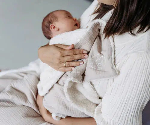 Naturkind Babytæppe i Økologisk Musselin og Bomuldsfrotté - Pudder - Babytæppe - MamaMilla