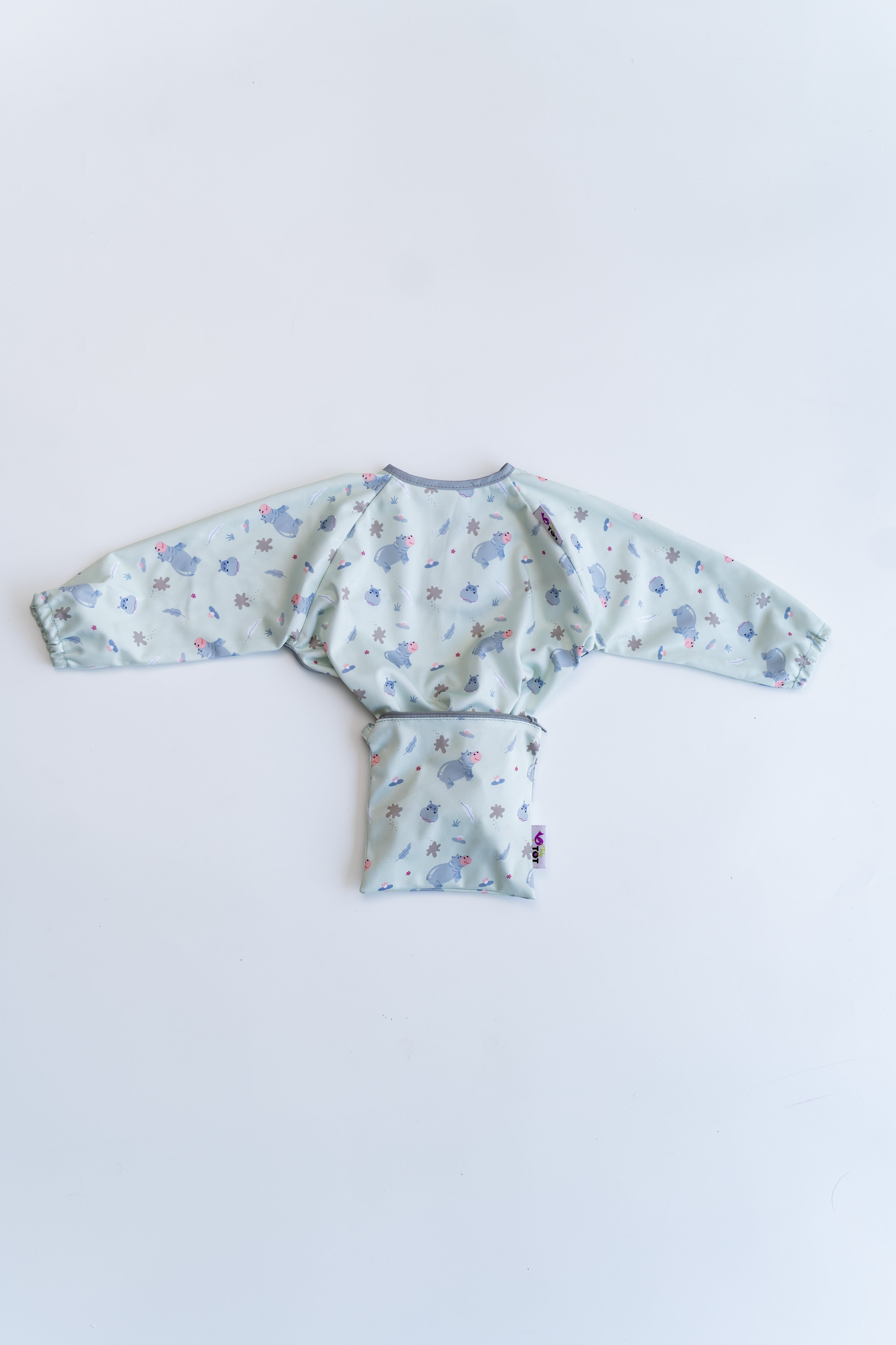 Tidy Tot Hagesmæk med Sugekop (lange ærmer) - Blå Flodhest - Hagesmæk med ærmer - MamaMilla