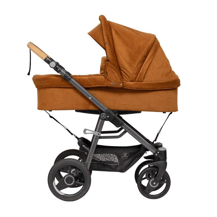 Naturkind Lux Evo Max - 96 cm - Cognac (fløjl) - Barnevogn med langt liggemål - MamaMilla