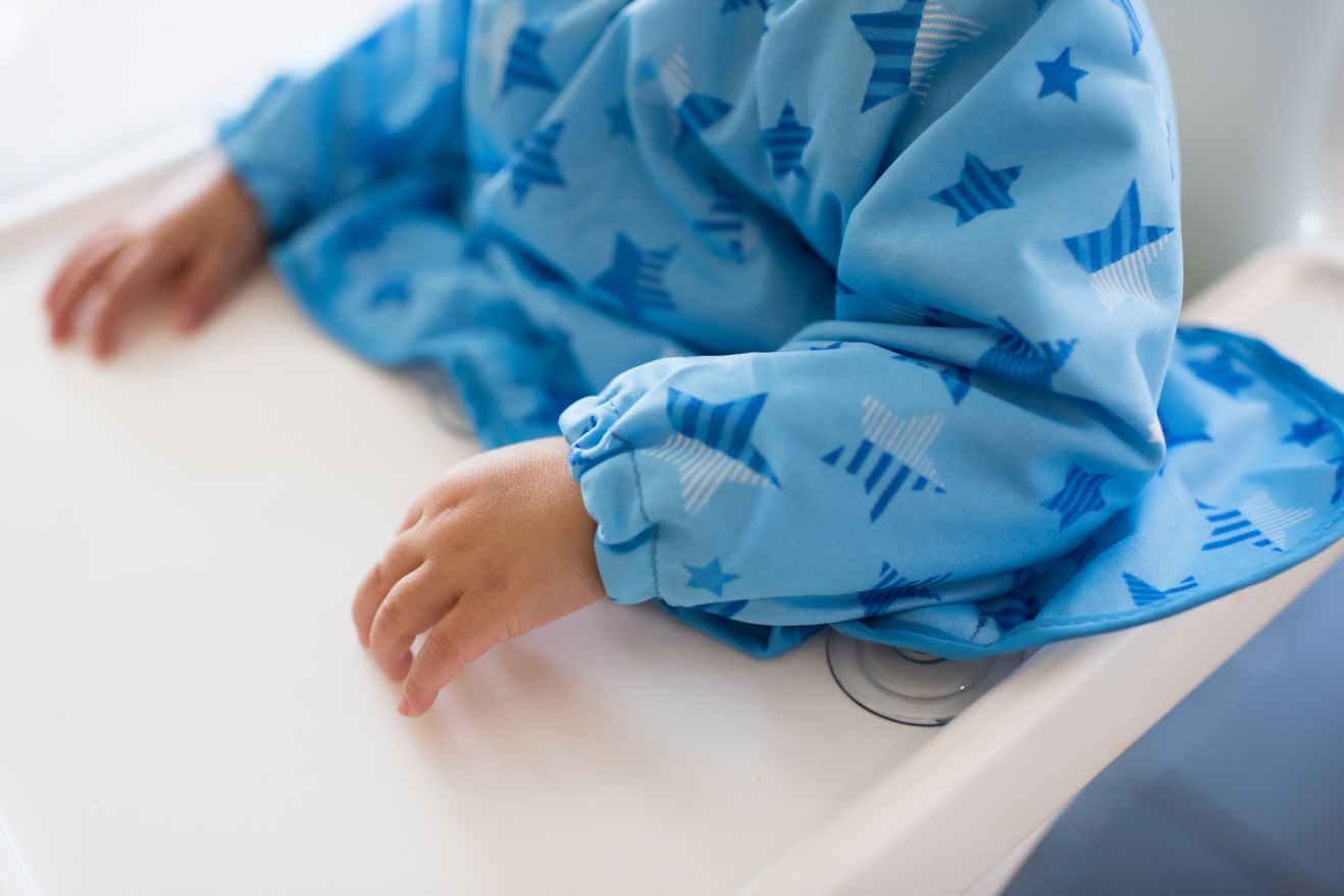 Tidy Tot Hagesmæk med Sugekop (lange ærmer) - Turkis Zebra - Hagesmæk med ærmer - MamaMilla