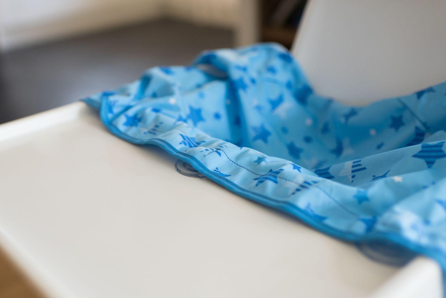 Tidy Tot Hagesmæk med Sugekop (lange ærmer) - Turkis Zebra - Hagesmæk med ærmer - MamaMilla