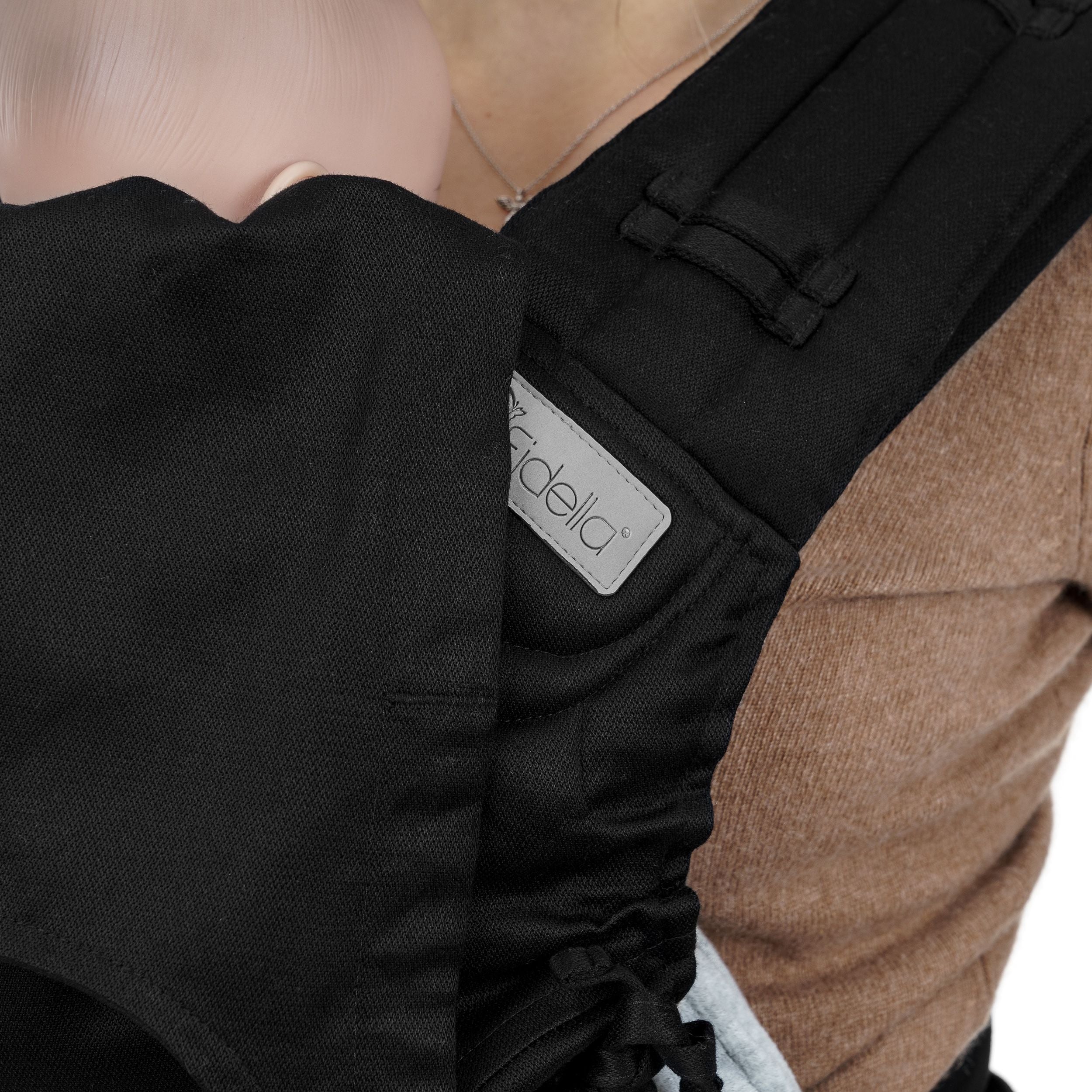 Fidella Fly Tai Bæresele - Chevron/Black - Baby - bæresele - MamaMilla