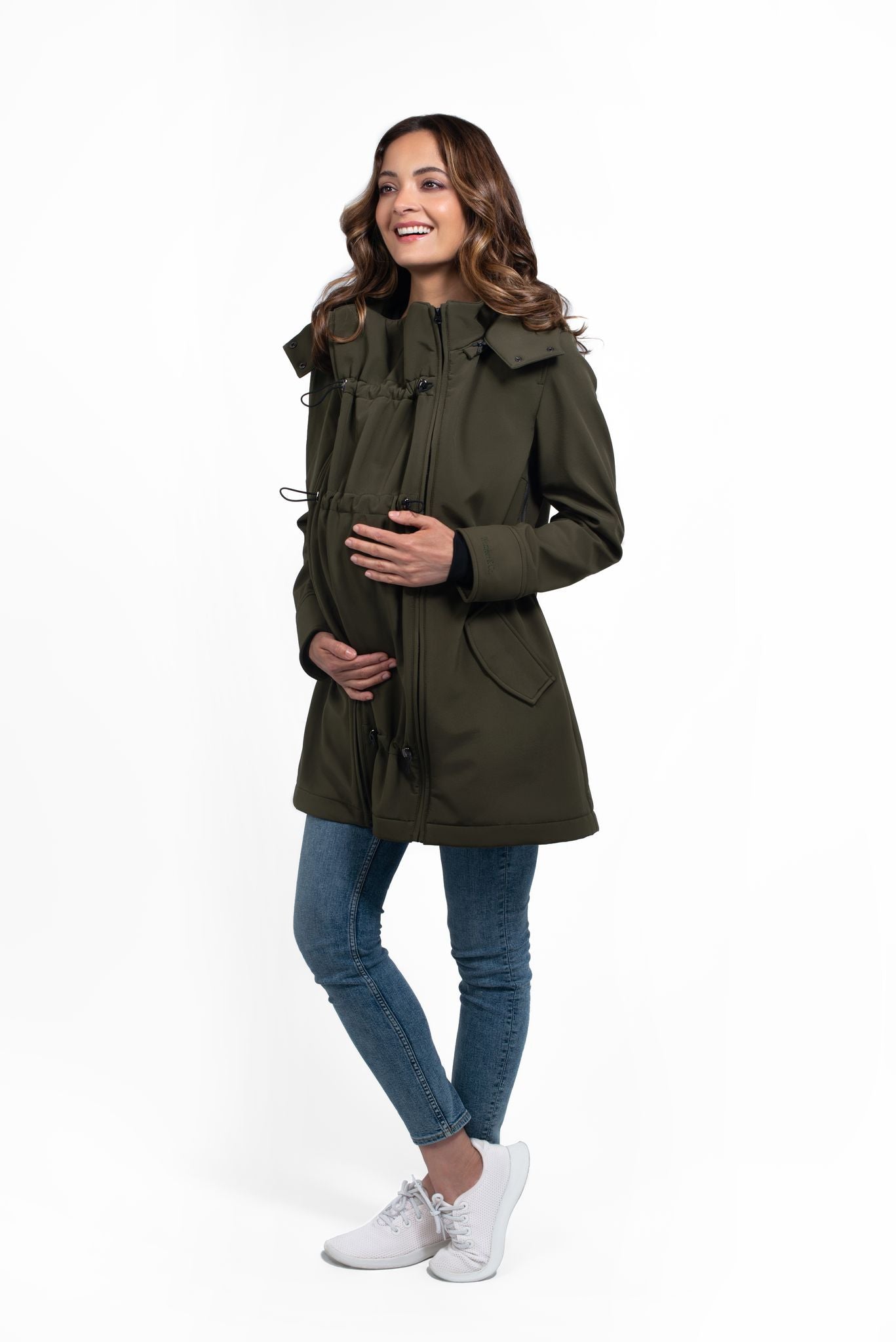 Wombat & Co. 4-i-1 softshell overgangsjakke til gravide/bærejakke - Camo Green - Bærejakke - MamaMilla