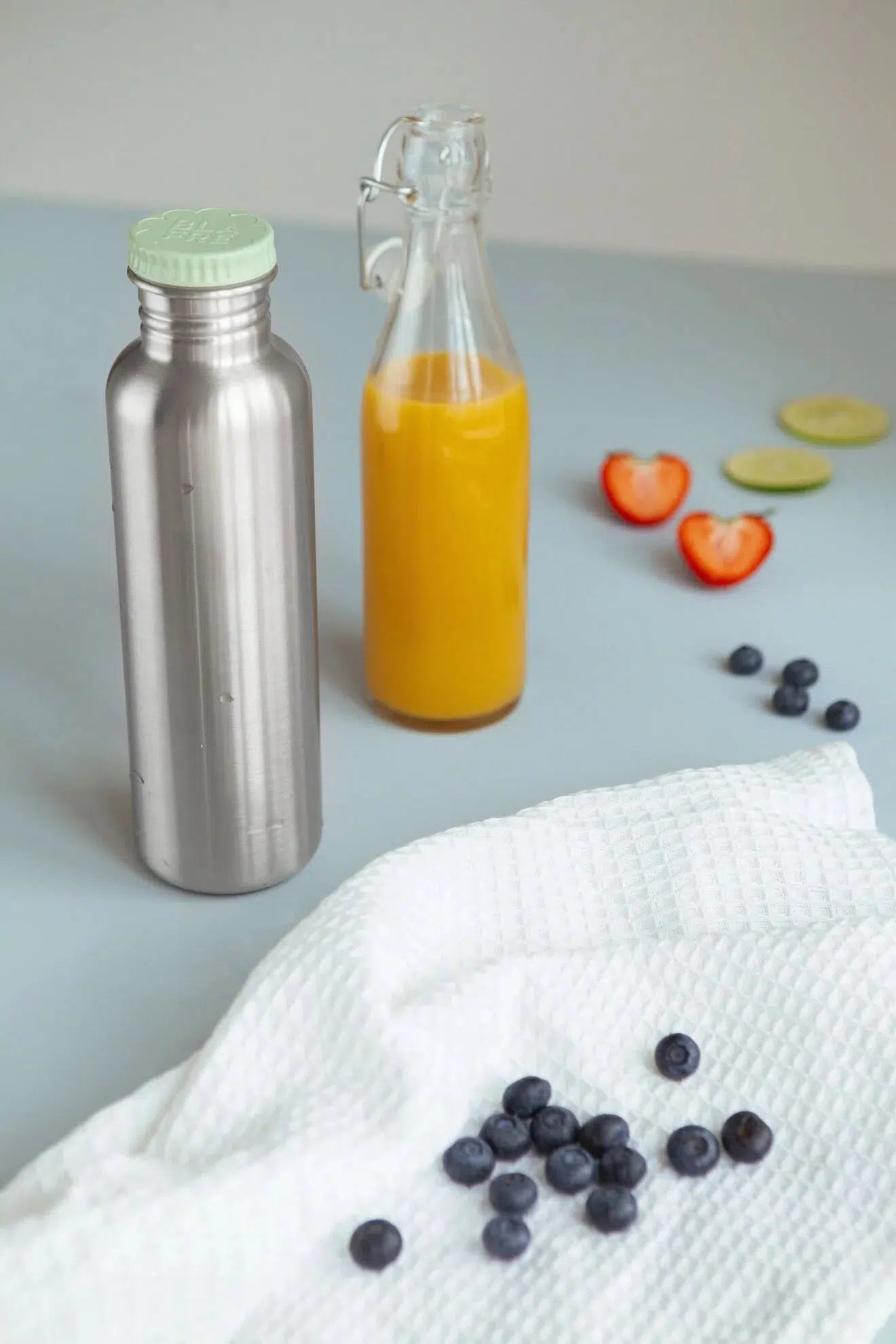 BLAFRE drikkedunk i rustfrit stål - 750 ml - Rød - Drikkedunk i stål - MamaMilla