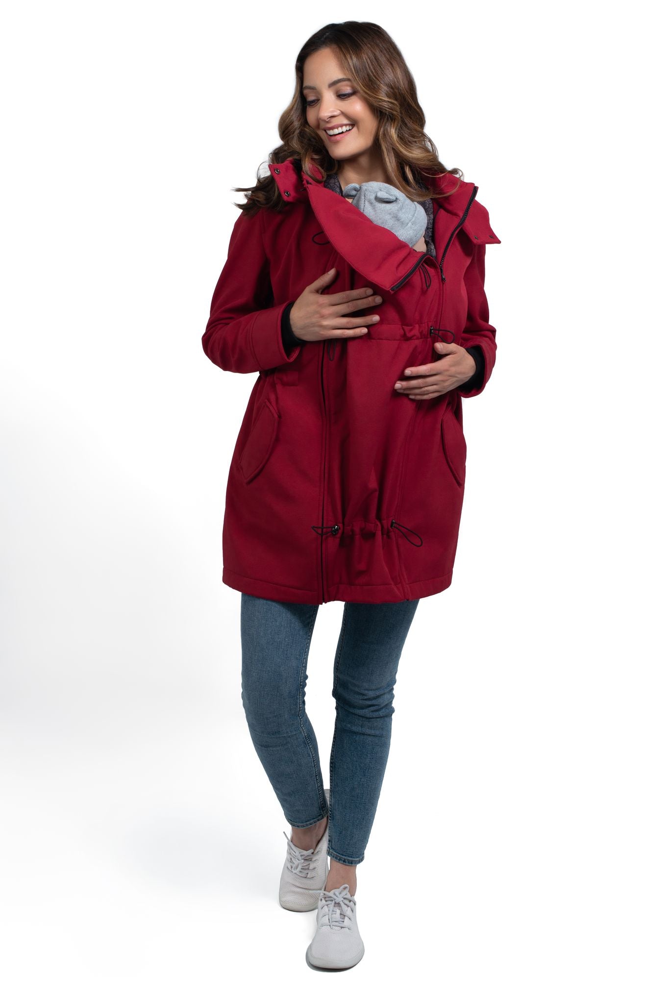 Wombat & Co. 4-i-1 softshell overgangsjakke til gravide/bærejakke - Cherry Red - Bærejakke - MamaMilla