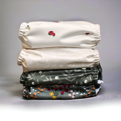 The Swedish Forest | Pocket Diaper | Slim 3-15kg: Humleblomster vit / No inserts - - MamaMilla