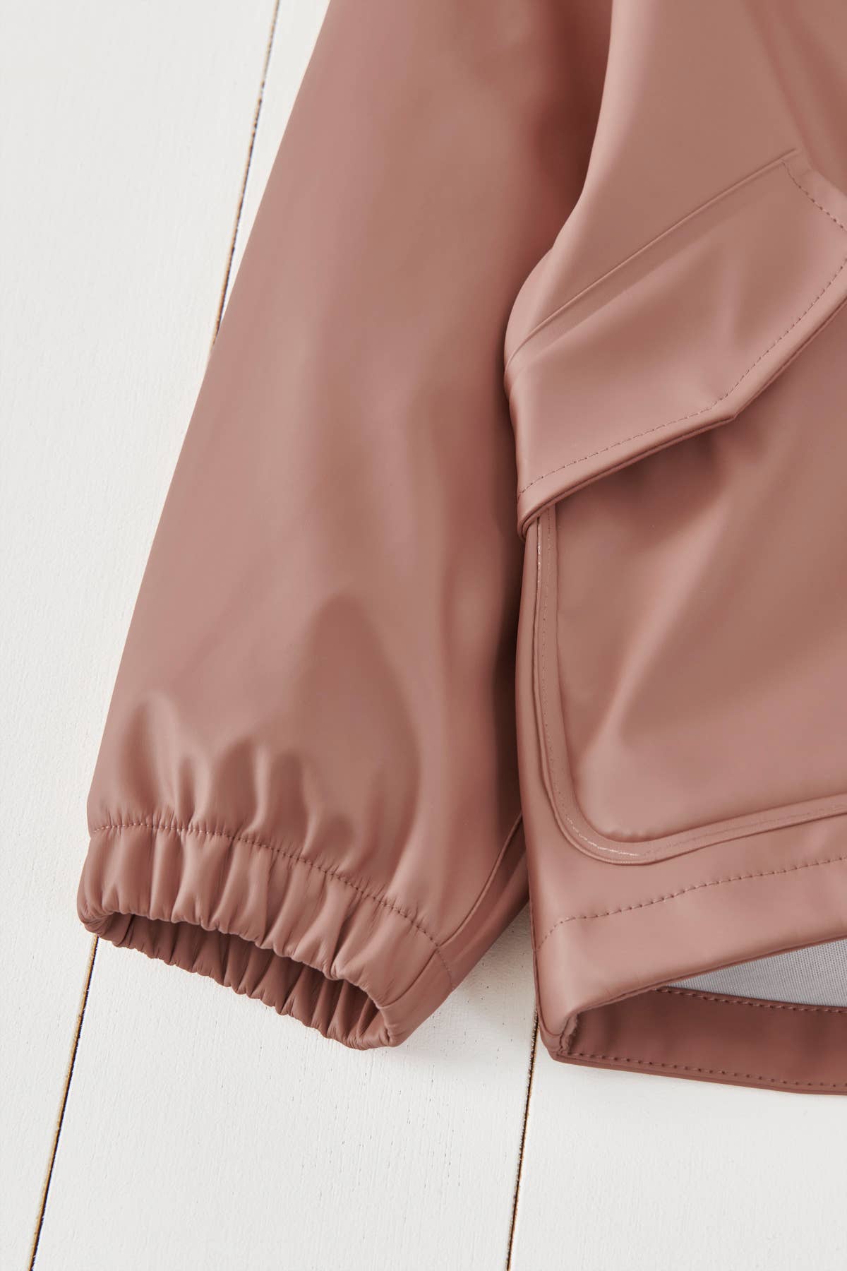 Grass &amp; Air rose regnjakke udendørs