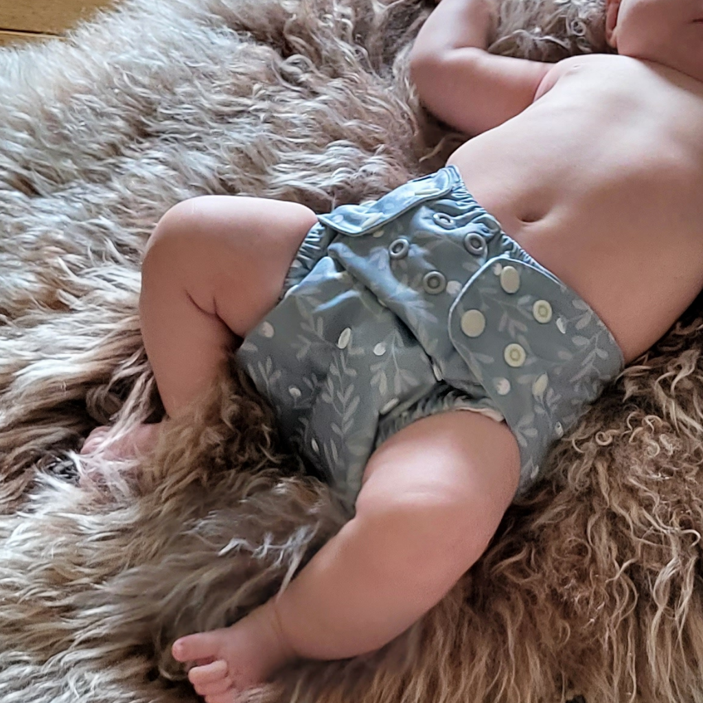 The Swedish Forest | Pocket Diaper | Slim 3-15kg: Humleblomster grön / No inserts - - MamaMilla