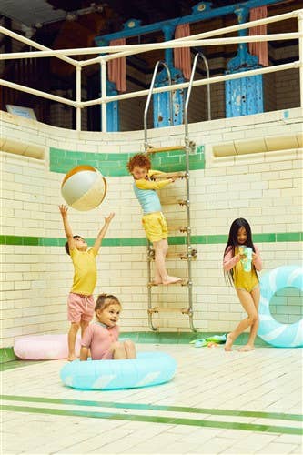 Grass &amp; Air ochre badeshorts udendørs