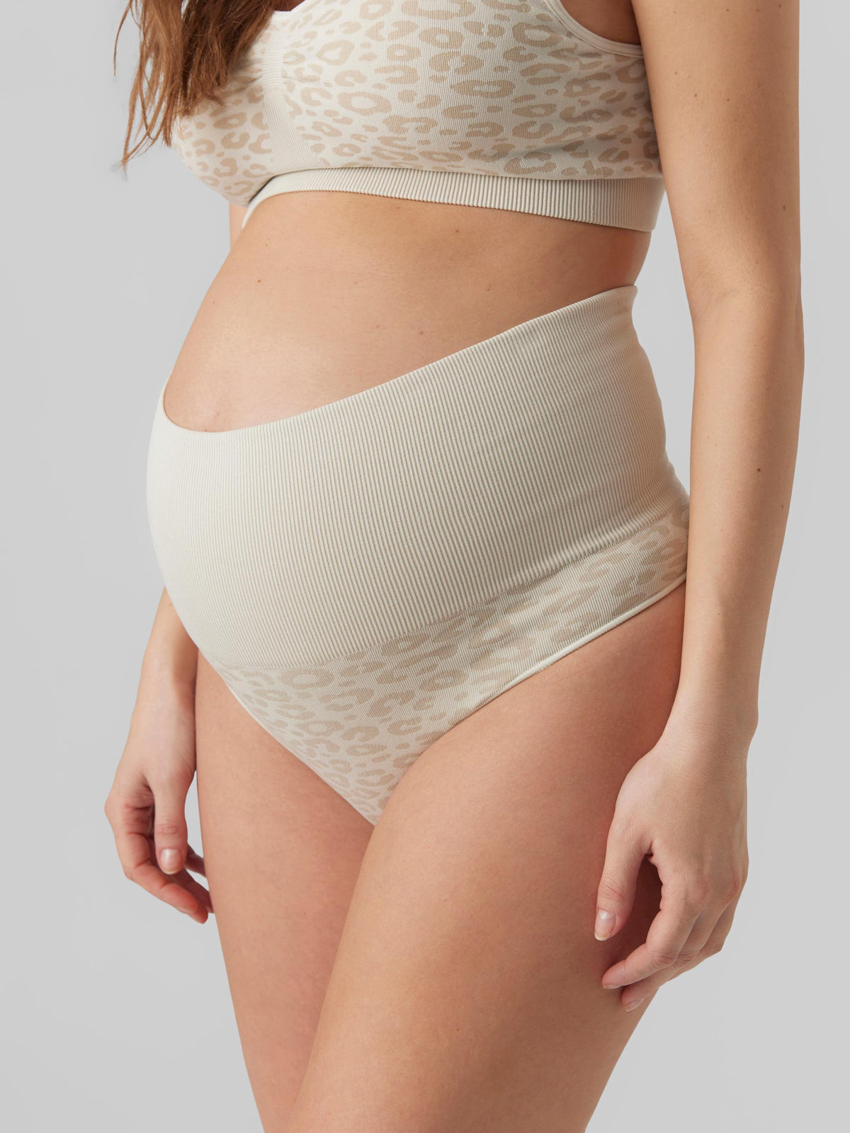 Mamalicious sømløse graviditets g-strengstrusser 2 pack - Snow white Leo - Undertøj - MamaMilla