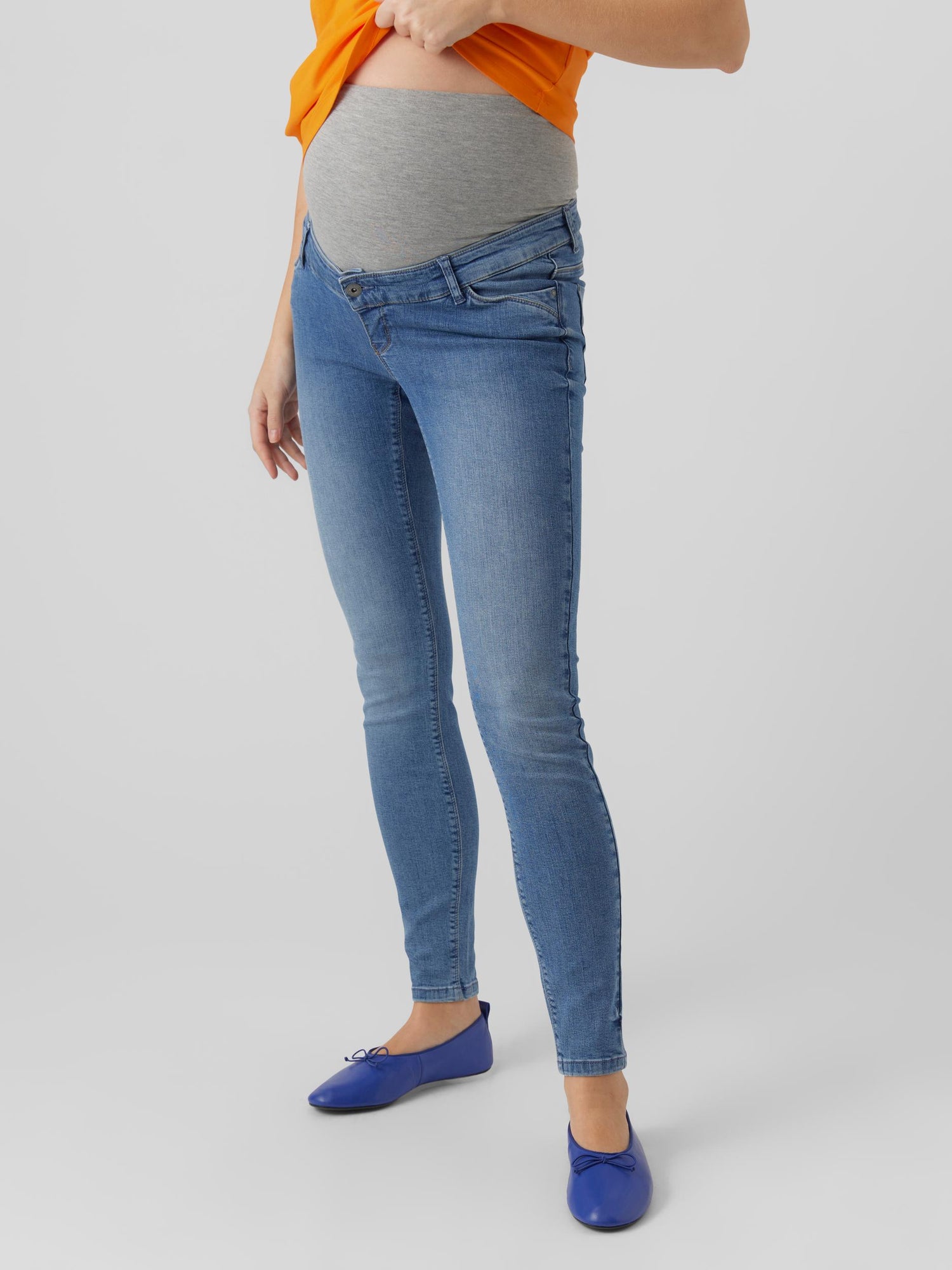 Mamalicious slim fit ventejeans - Desota - Medium Blue Denim - Graviditetstøj - MamaMilla