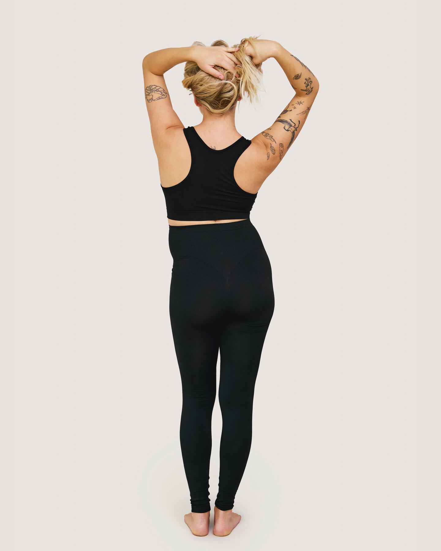 Sorte Carriwell leggings set bagfra med sømløs shaping