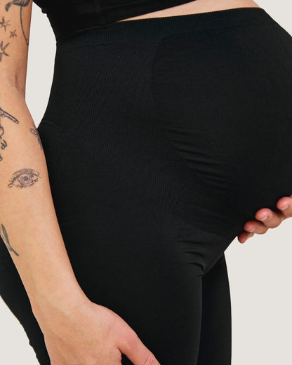 Nærbillede af blødt mavestøttepanel på Carriwell leggings