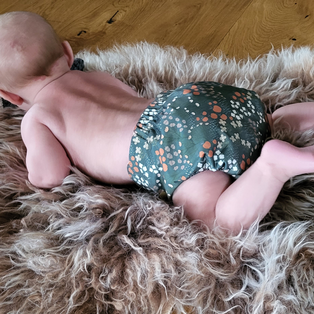 The Swedish Forest | Pocket Diaper | Slim 3-15kg: Humleblomster beige / No inserts - - MamaMilla