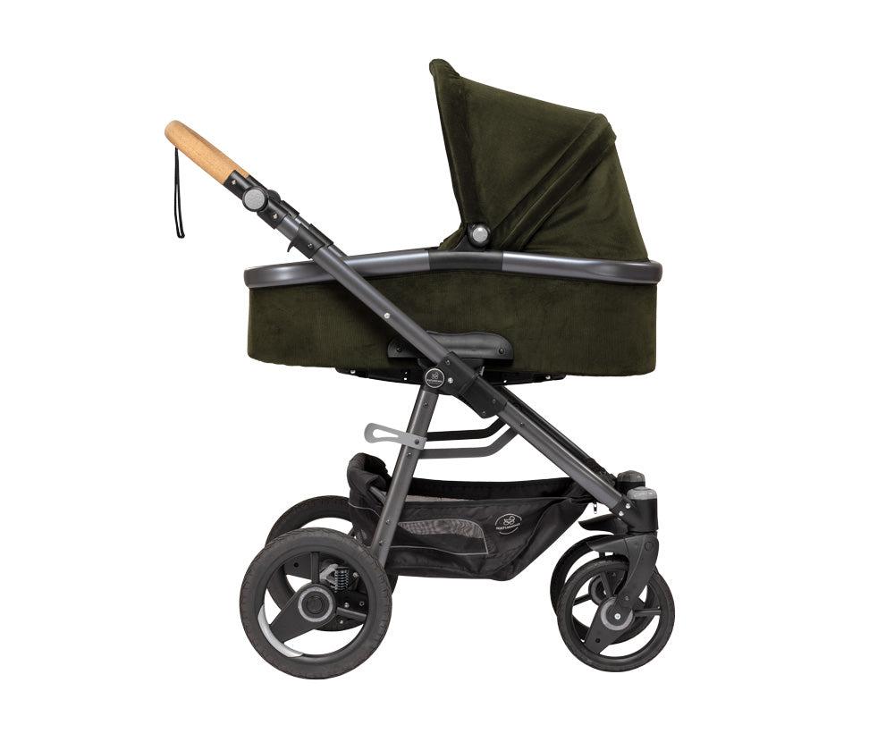 Naturkind Lux Evo - 77 cm - Olive (fløjl) - Barnevogn med kort liggemål - MamaMilla