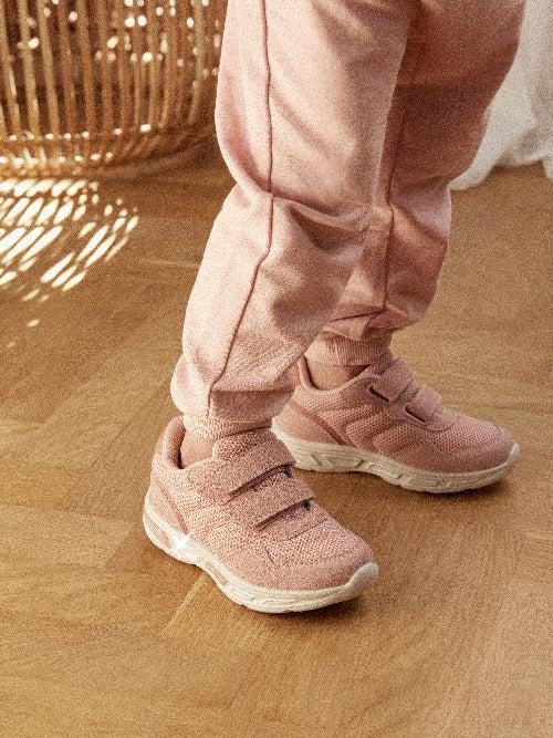 EN FANT letvægts sneakers med velcro og lys - Misty Rose - sko - MamaMilla