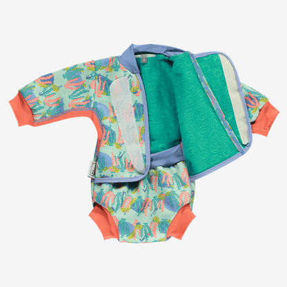 Close let foret babysvømmedragt med badeble - Baby Cosy Suit - Skildpadder - Badetøj - MamaMilla