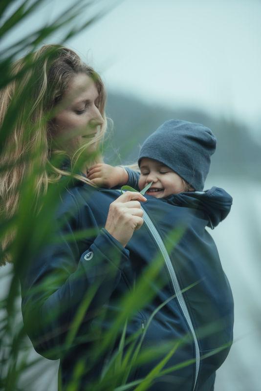 Mamalila 4i1 softshell bære- og graviditetsjakke også til rygbæring - Navy ice - Jakke - MamaMilla