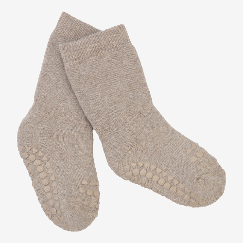 GoBabyGo sokker med skridsikkert gummi - Sand - sokker - MamaMilla