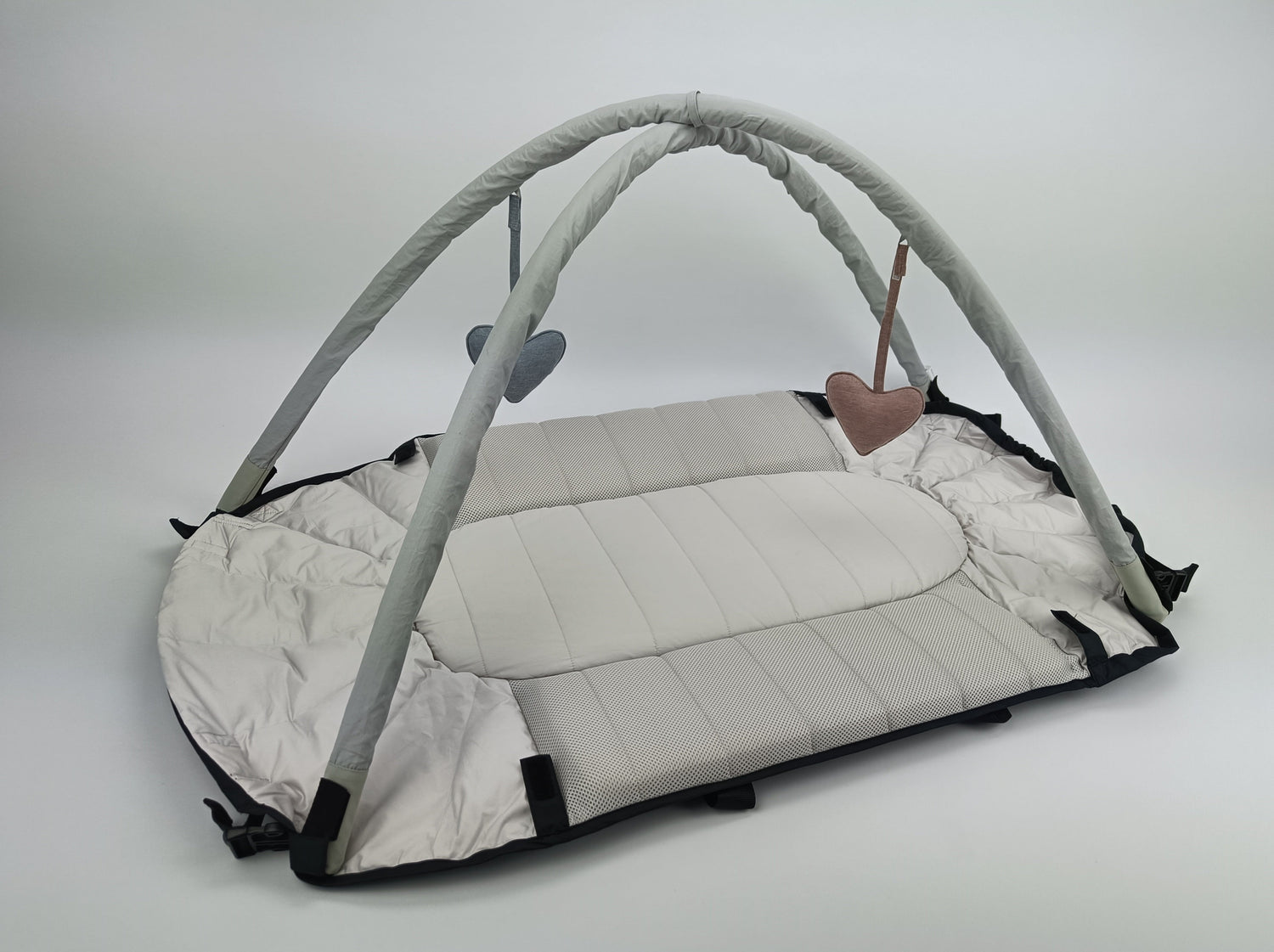 Pakketilbud: Easygrow Favn babynest/lift + legebøjler - Babylift - MamaMilla