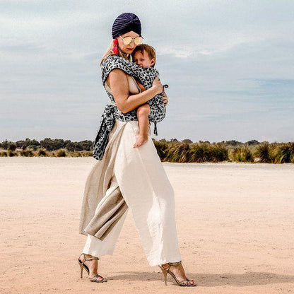 Fidella Fly Tai Bæresele - Leopard Silver - Baby - bæresele - MamaMilla