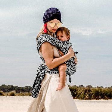 Fidella Fly Tai Bæresele - Leopard Silver - Toddler - bæresele - MamaMilla