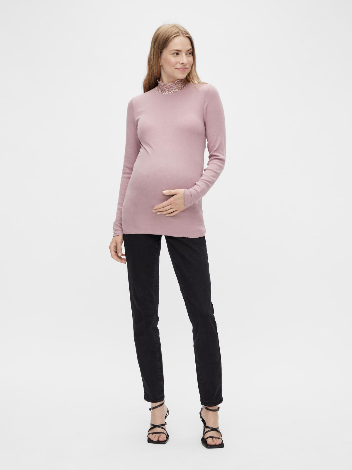 Mamalicious graviditetstop Trina med lange ærmer og blondehals - Elderberry - Graviditetstøj - MamaMilla