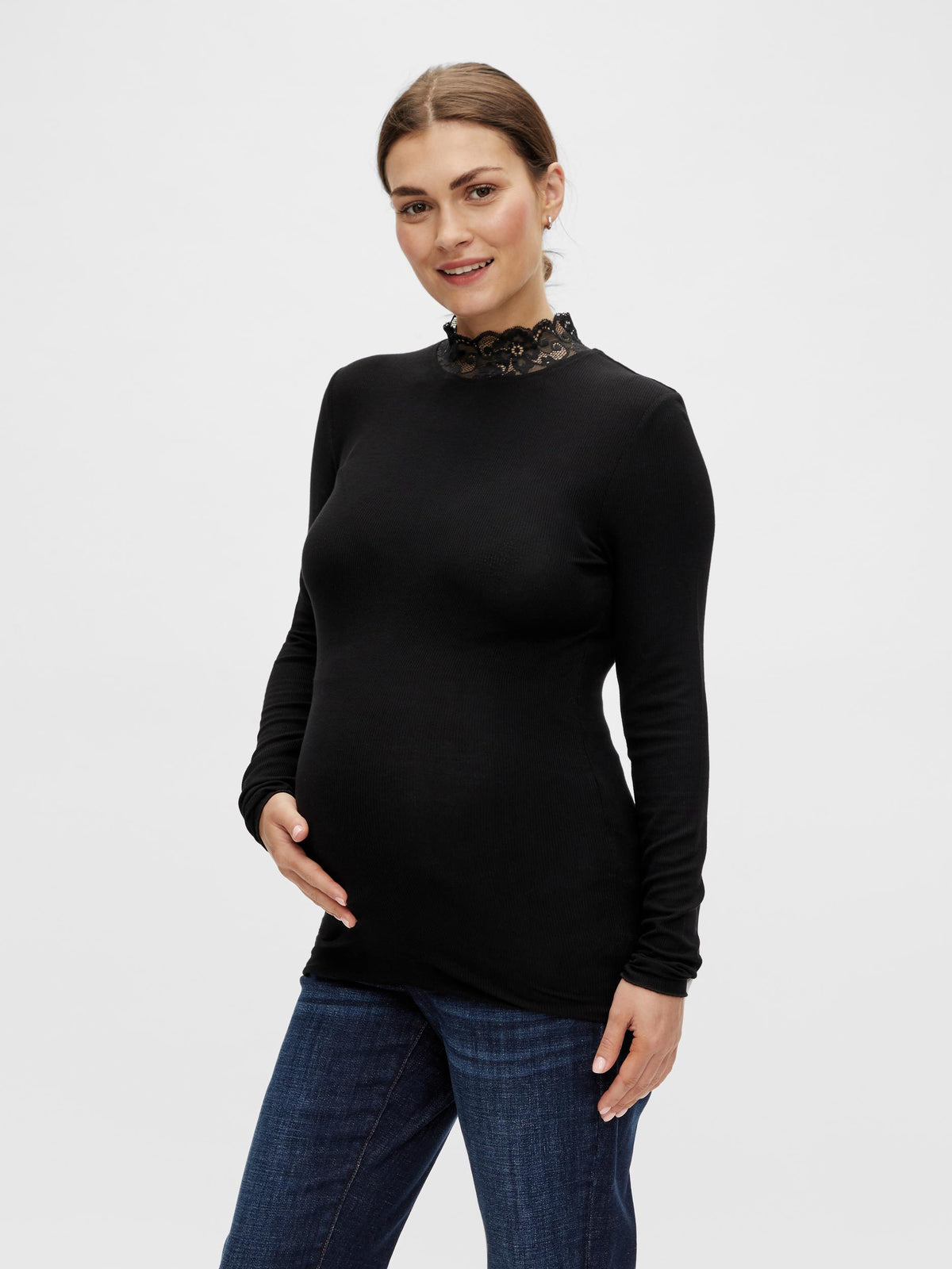 Mamalicious graviditetstop Trina med lange ærmer og blondehals - Sort - Graviditetstøj - MamaMilla