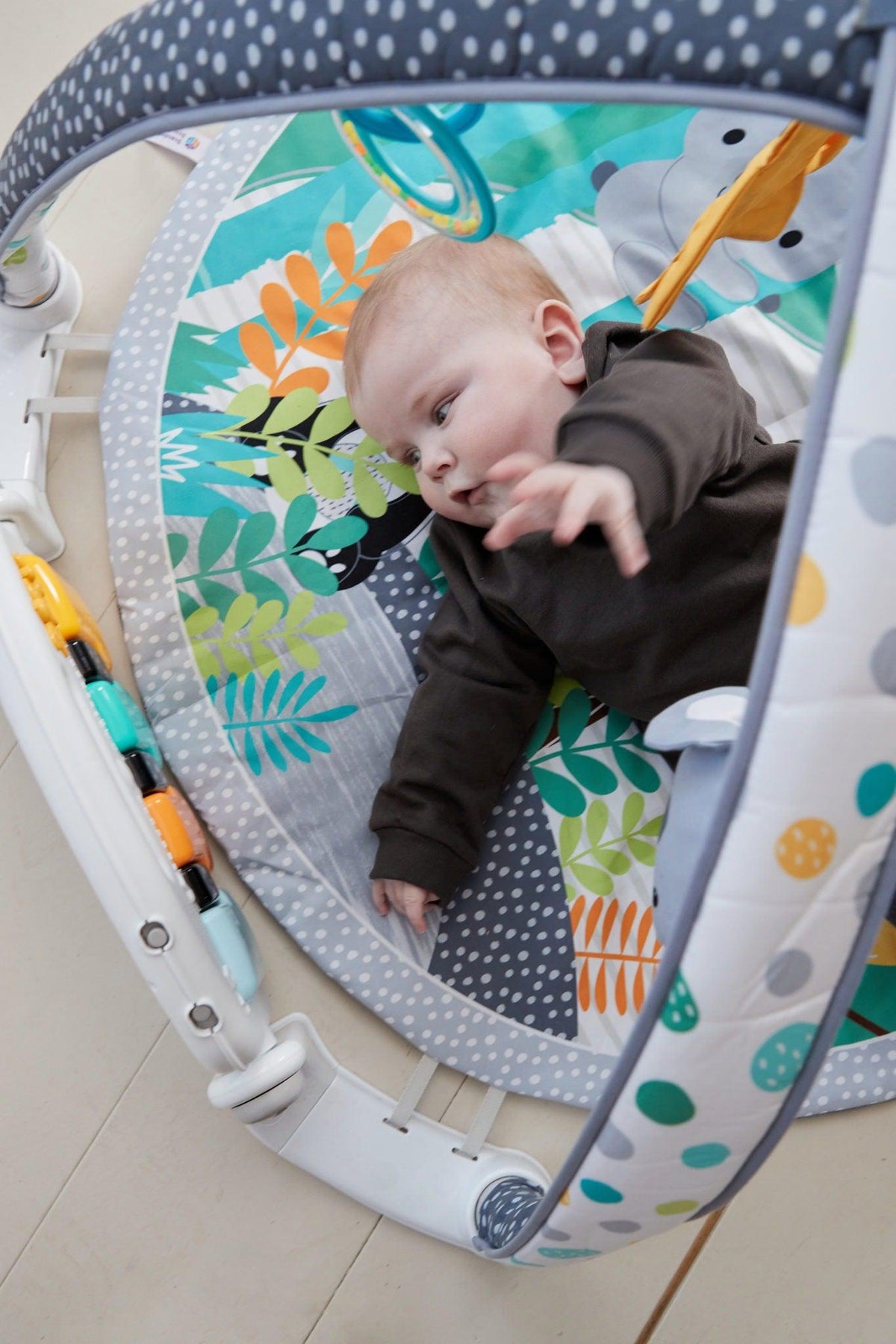 Scandinavian Baby Products - Aktivitetsstativ med kick-and-play funktion - Legemadras - MamaMilla