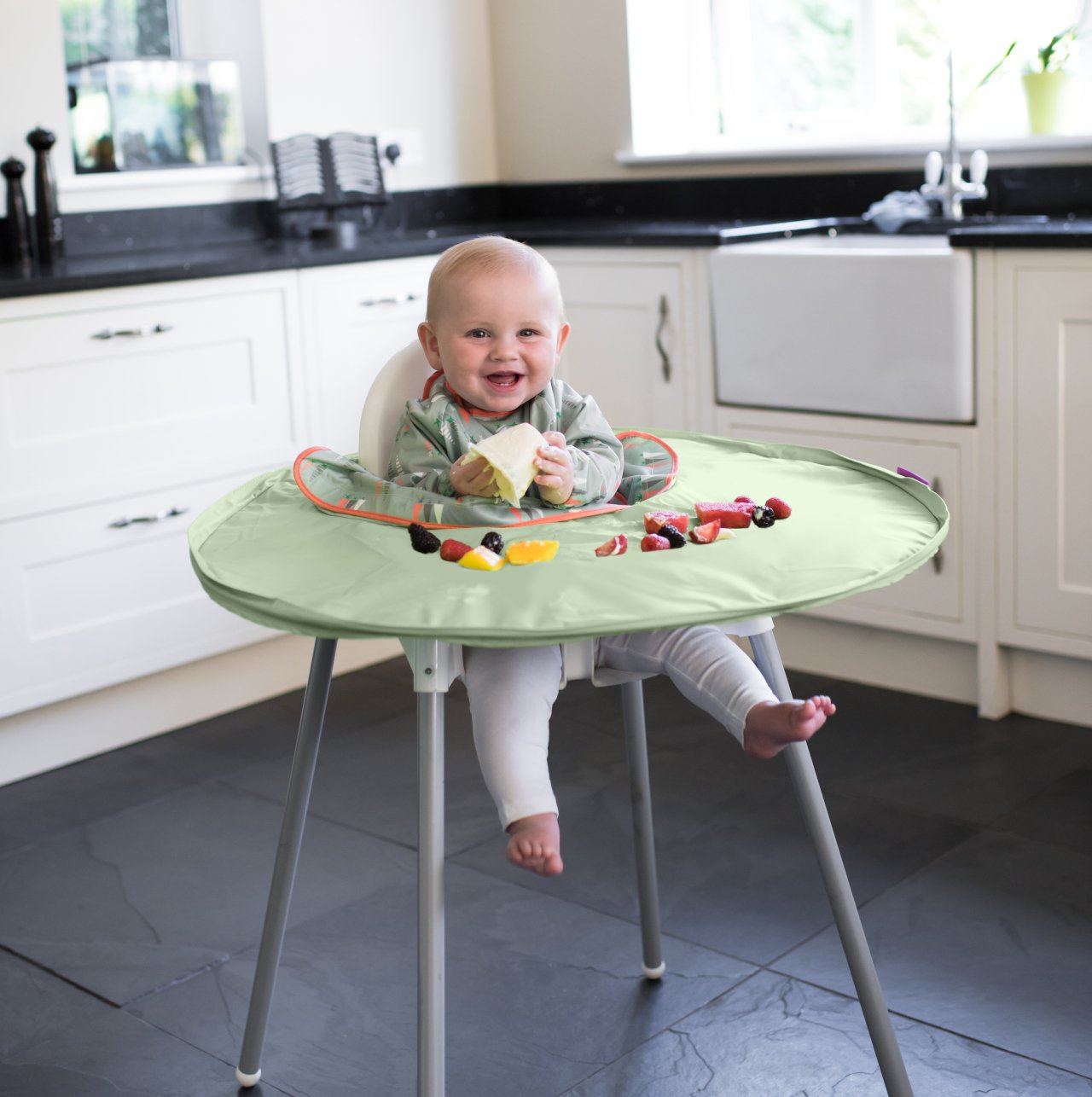 Tidy Tot Hagesmæk og Bakke - SÆT - Støvet Mint - Hagesmæk med ærmer - MamaMilla