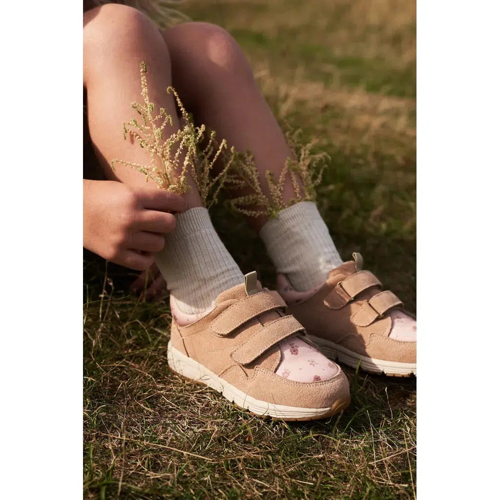 Wheat Toney Printet Velcro Sneaker - rose beige flowers - Sko - MamaMilla