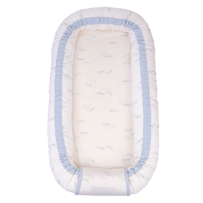 MamaMilla babynest med Fossflakes fyld - Blue feathers - Babynest - MamaMilla