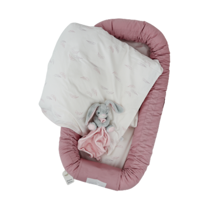 MamaMilla babysengetøj i økologisk bomuld - Rose feathers - Babysengetøj - MamaMilla