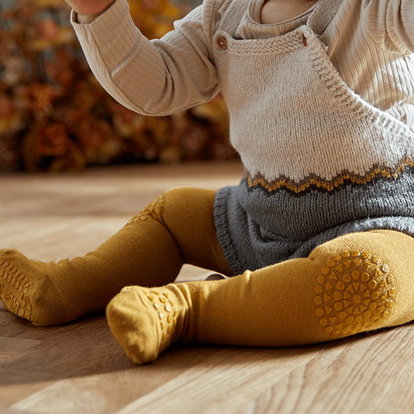 GoBabyGo strømpebukser med skridsikkert gummi (Tights) - Grey melange - Strømpebukser - MamaMilla